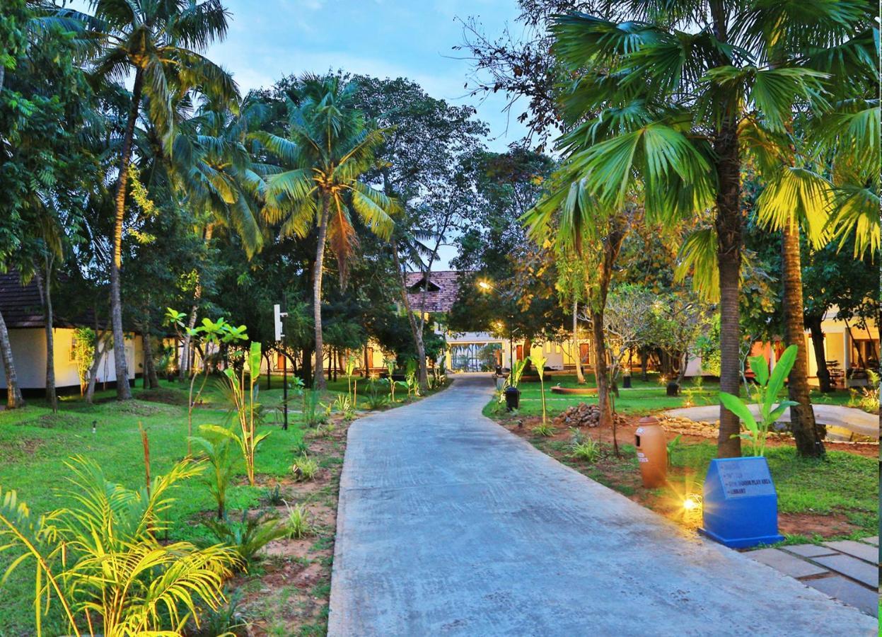 Estuary Sarovar Premiere Poovar Island Eksteriør billede