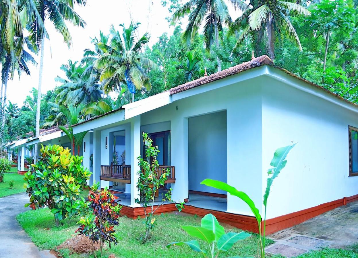 Estuary Sarovar Premiere Poovar Island Eksteriør billede