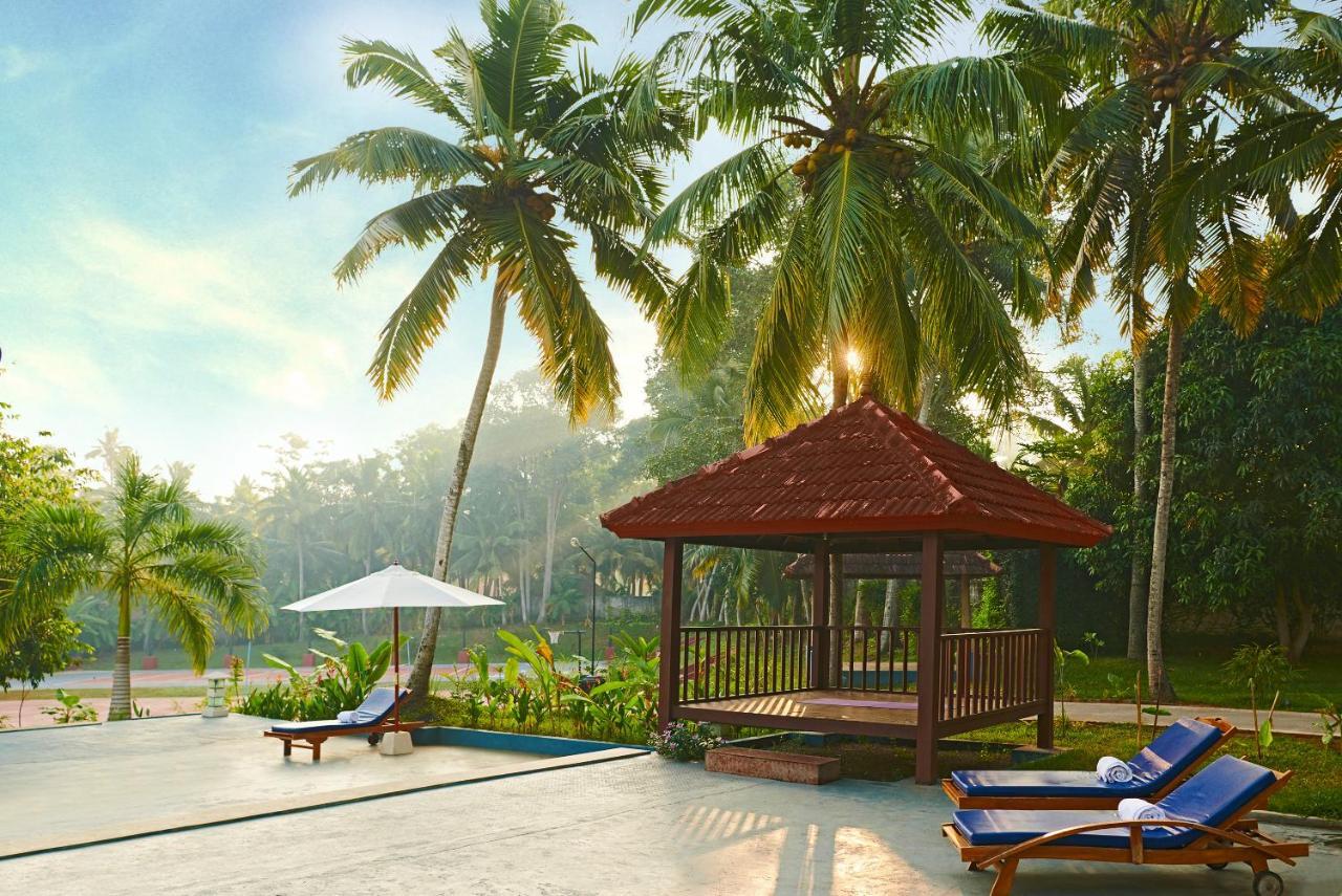 Estuary Sarovar Premiere Poovar Island Eksteriør billede