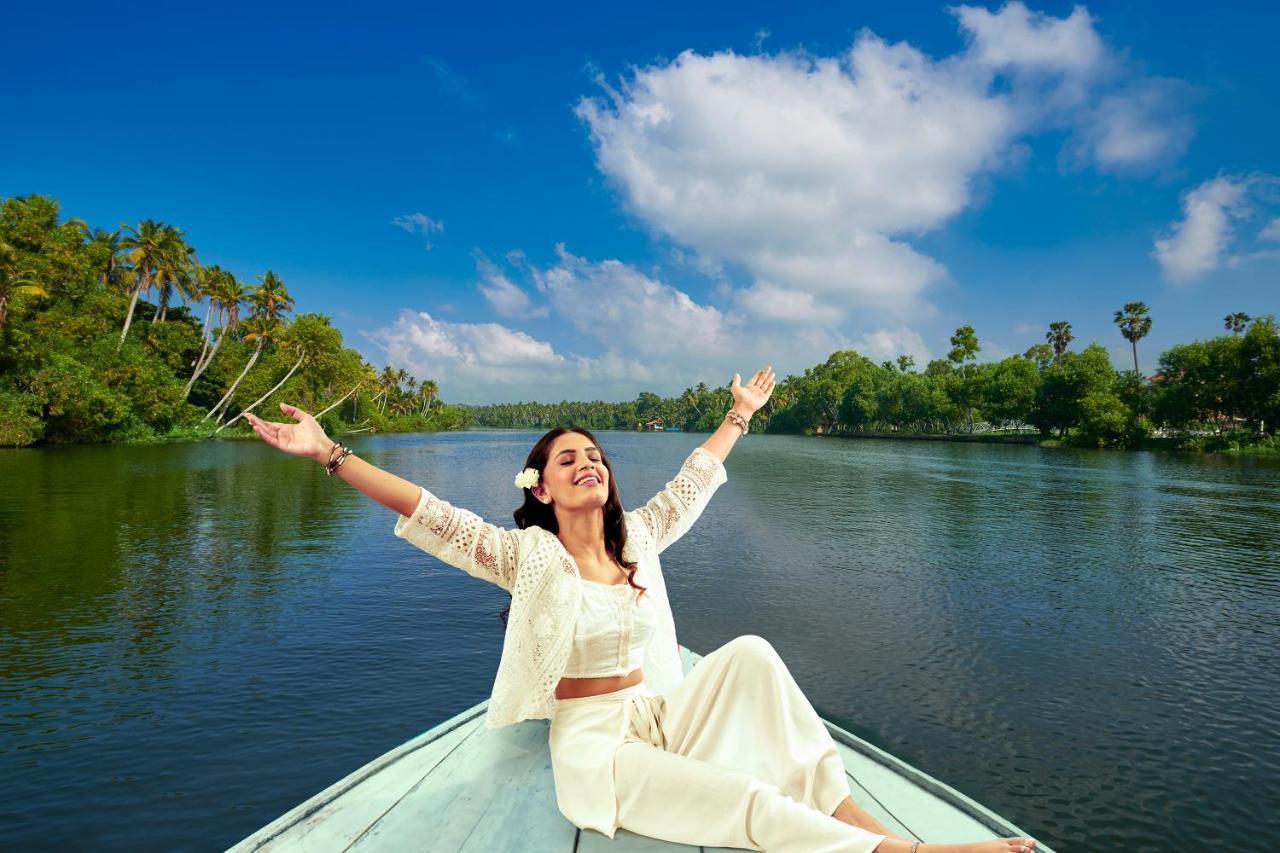 Estuary Sarovar Premiere Poovar Island Eksteriør billede